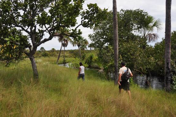 Subindo o Rio da Prata com nosso guia, o Paulino (região de São Félix do Tocantins, no Jalapão - TO)